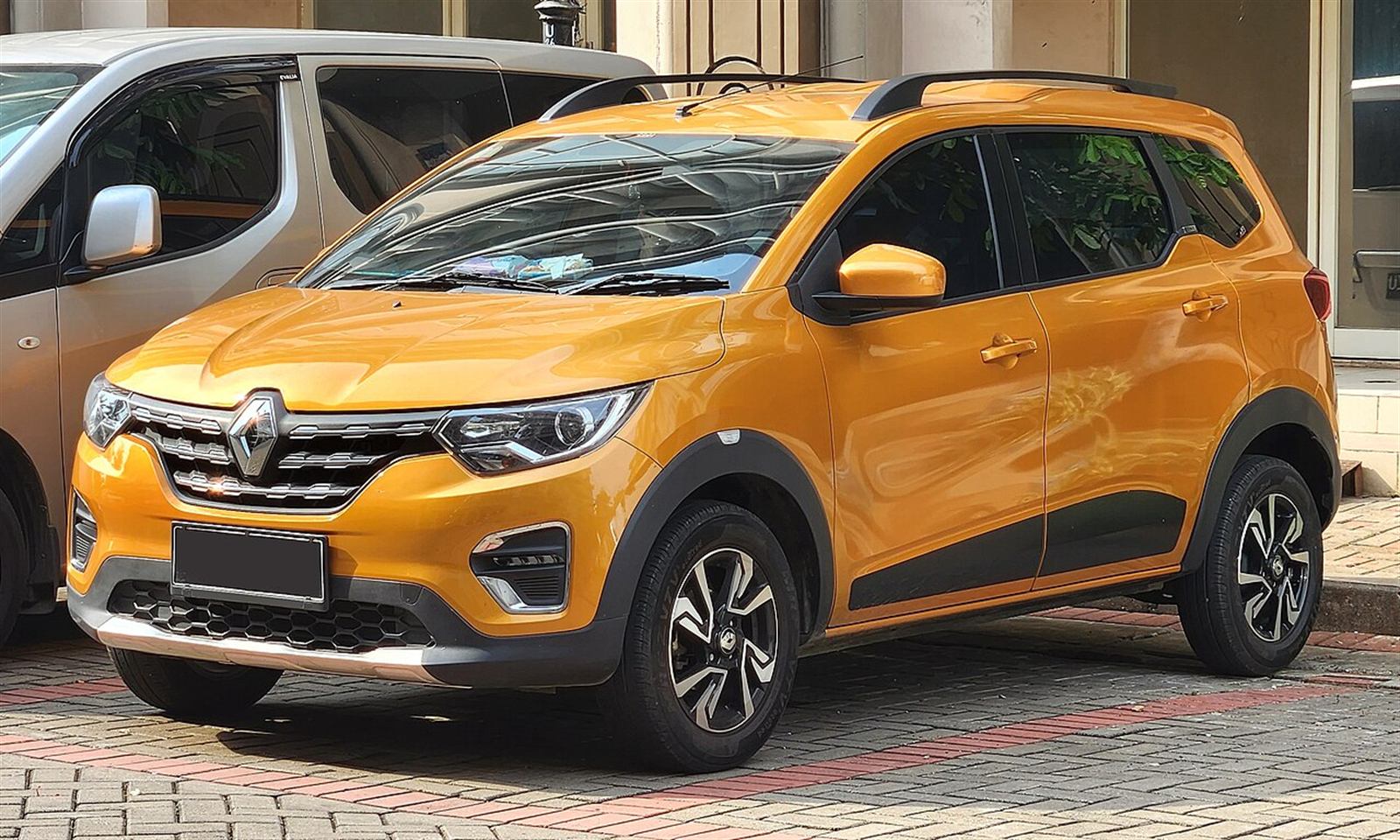 Renault Triber available for self drive rental in India