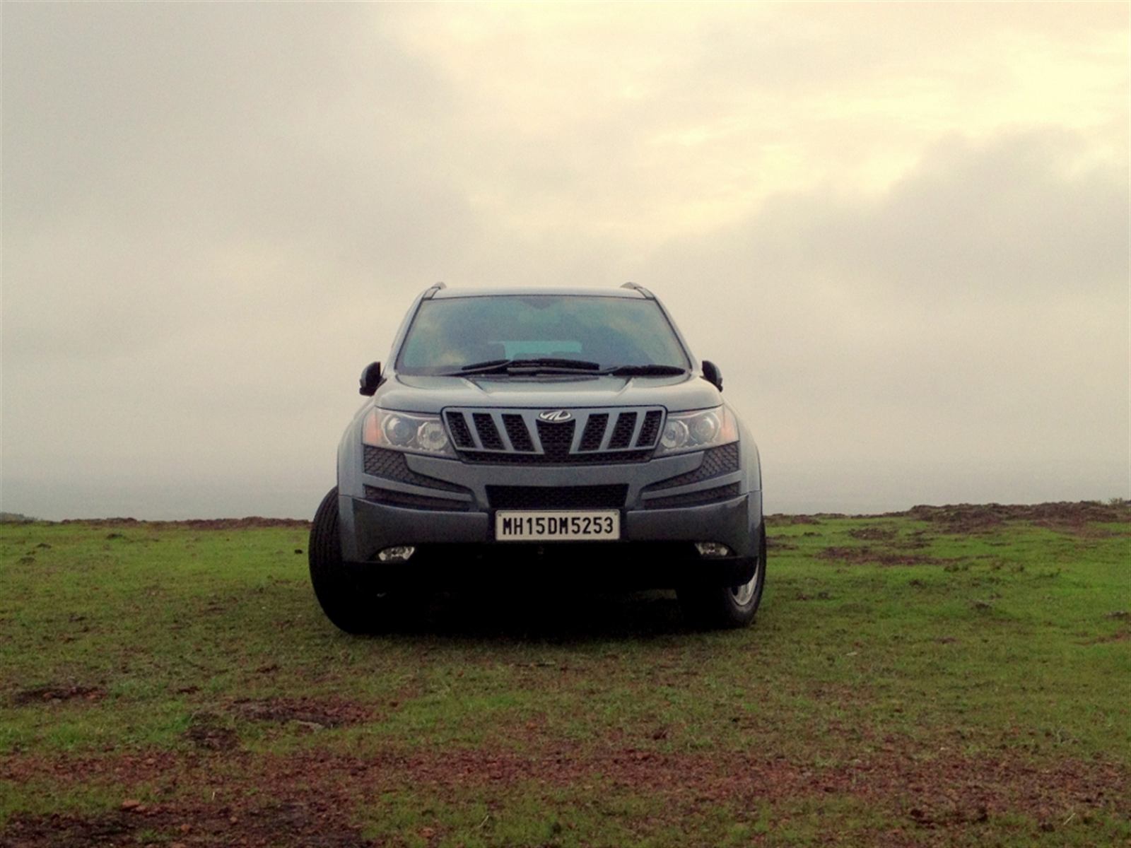 Mahindra XUV500 available for self drive rental in India